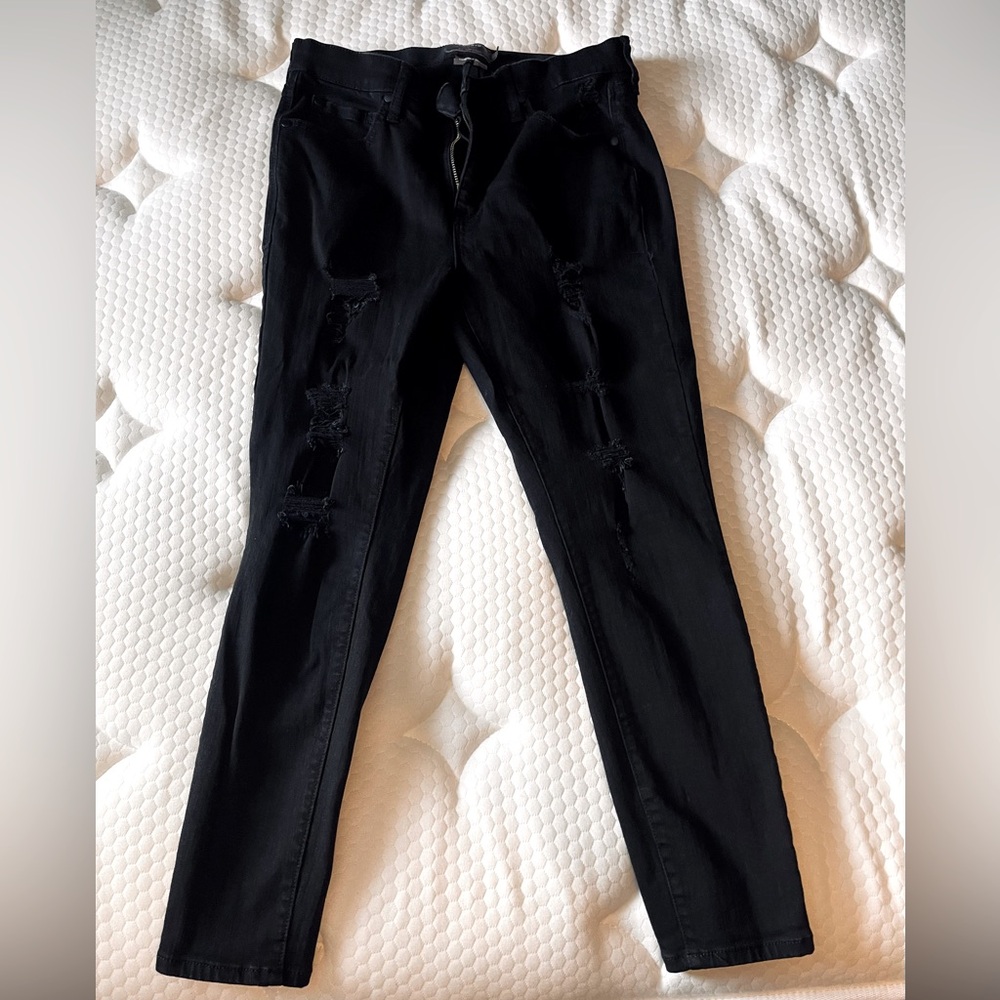 Torrid Sky High Distressed Skinny Jean Size 10 Short, Black, New without tag